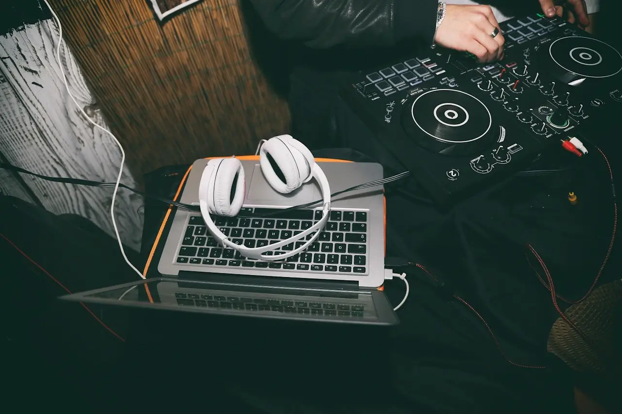 Music production software and studio equipment used in the YoungEducation DJing Academy